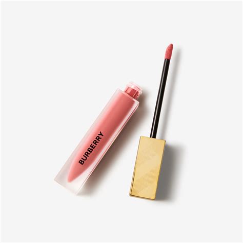 Burberry Kisses Liquid Matte – Delicate Rose No.14 in Delicate 